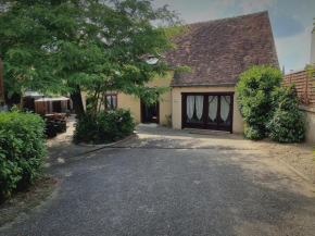 Gîte de charme rénové à Châteauroux, jardin privé, jusqu'à 10 pers, proche centre et Belle-Isle - FR-1-591-581